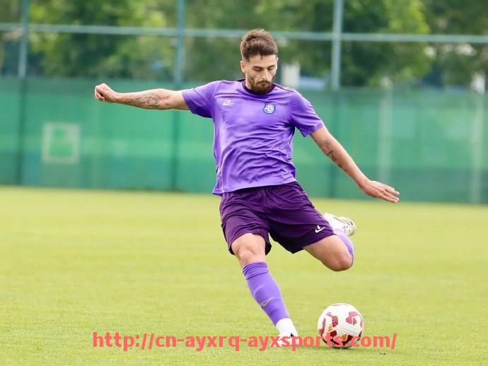 爱游戏体育-西甲下赛季赛程表公布及球队备战情况分析