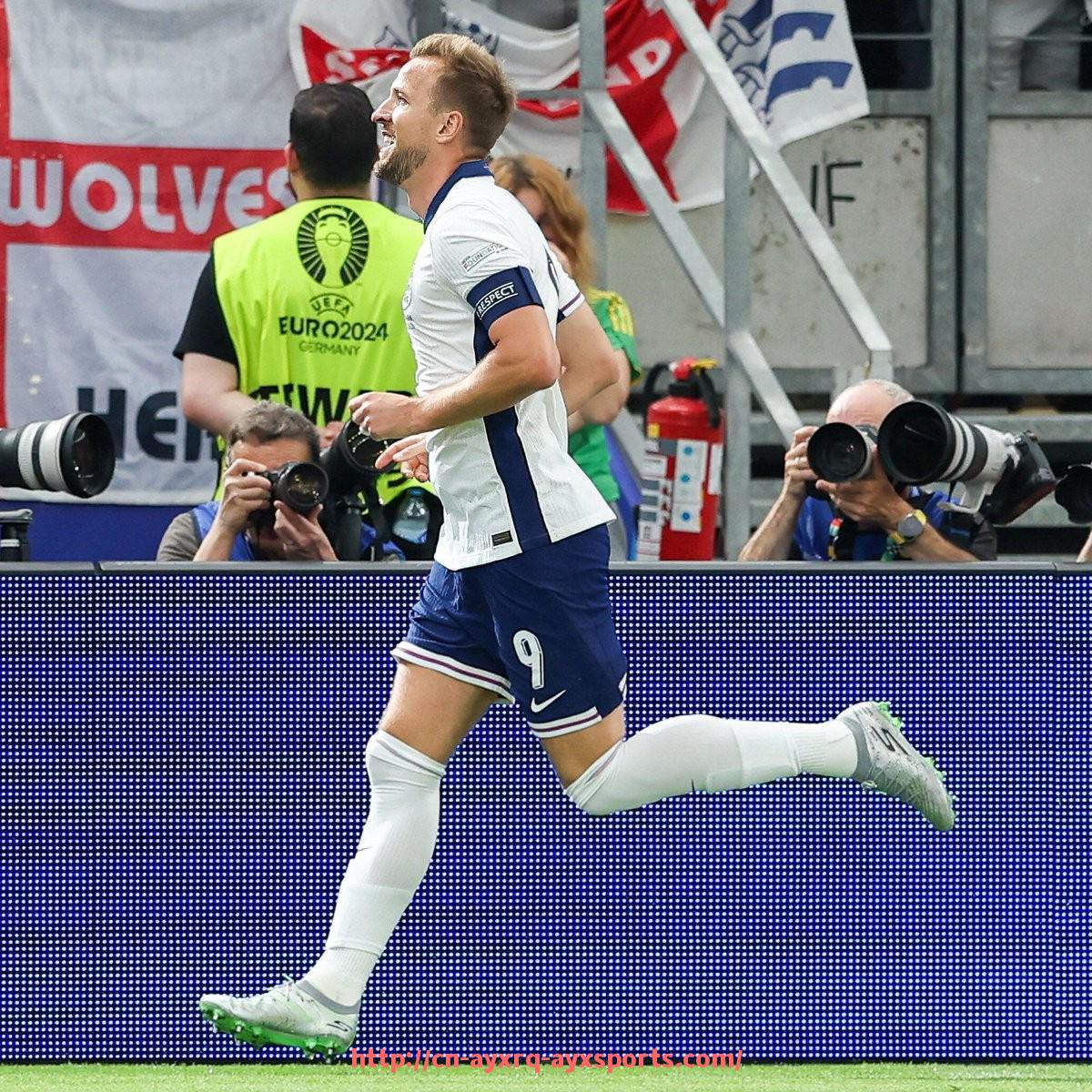 爱游戏体育-英超2017-18赛季球衣全套展示