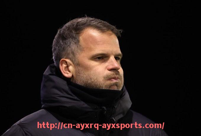 爱游戏体育-法甲主教练执教风格分析及战术理念研究