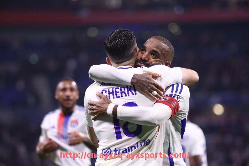 爱游戏体育-法甲防守战术演变及现代防守体系解析